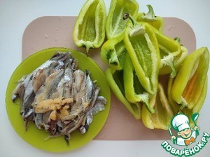 Запечённые перцы с мойвой