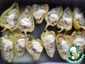 Запечённые перцы с мойвой