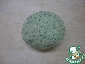 Зеленые равиоли с чесночным соусом