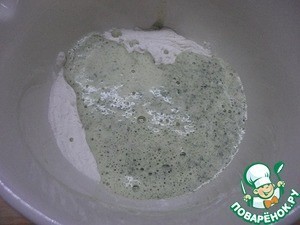 Зеленые равиоли с чесночным соусом