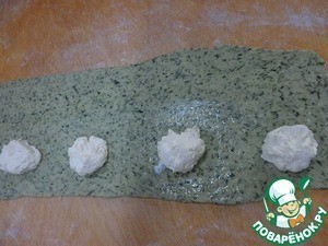 Зеленые равиоли с чесночным соусом