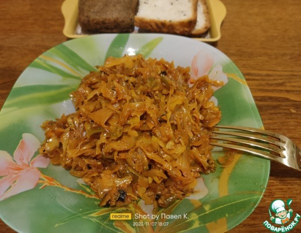 Жареная капуста с баклажанами и перцем