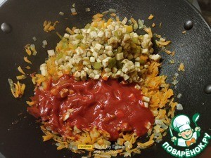 Жареная капуста с баклажанами и перцем