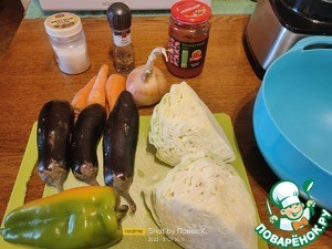 Жареная капуста с баклажанами и перцем