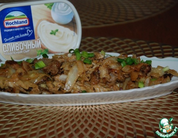 Жареная капуста с мясом и сыром