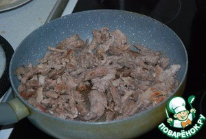 Жареная капуста с мясом и сыром