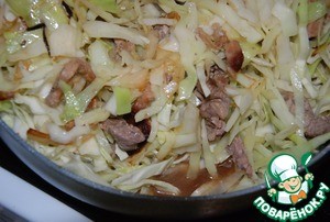 Жареная капуста с мясом и сыром