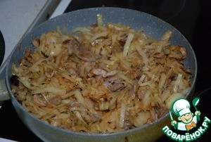 Жареная капуста с мясом и сыром