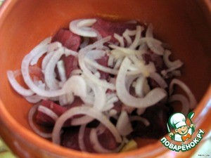 Жаркое в горшочке под сырной шапочкой Жаркое в горшочке под сырной шапочкой