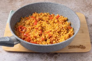 Булгур с помидорами и перцем Булгур с помидорами и перцем