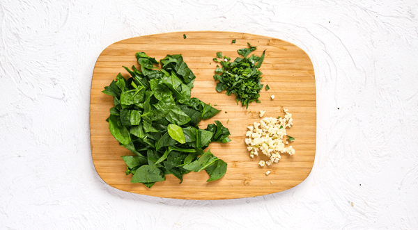 Форель в соусе со шпинатом, пошаговый рецепт с фото