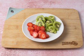 Салат из клубники и киви Салат из клубники и киви