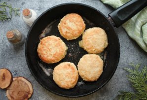 Куриные биточки в духовке с подливкой Куриные биточки в духовке с подливкой