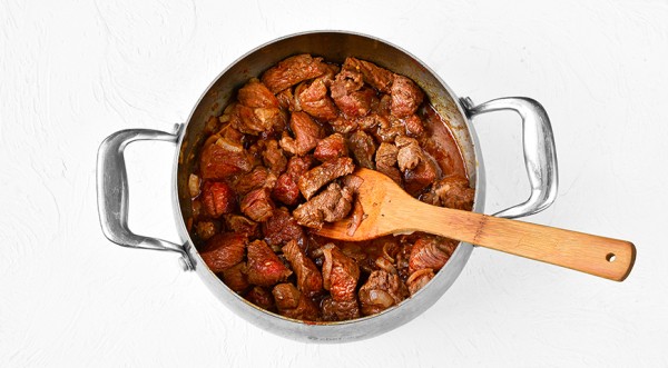 Говяжья вырезка с картошкой, пошаговый рецепт с фото на 493 ккал