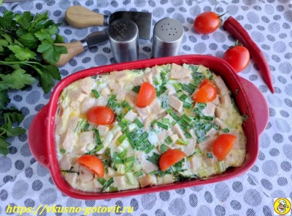 Пышный омлет в духовке — рецепт на молоке с колбасой
Пышный омлет в духовке — рецепт на молоке с колбасой