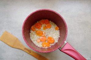 Суп-пюре на курином бульоне из шампиньонов Суп-пюре на курином бульоне из шампиньонов