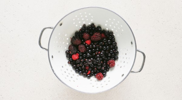 Бисквитный пирог с замороженными ягодами, пошаговый рецепт с фото на 436 ккал Бисквитный пирог с замороженными ягодами, пошаговый рецепт с фото на 436 ккал