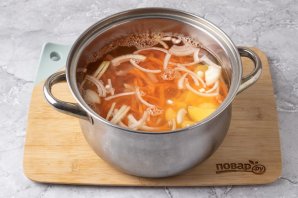 Борщ без мяса без зажарки со свеклой Борщ без мяса без зажарки со свеклой