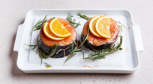 Круглый стейк из лосося с апельсиновым соусом, пошаговый рецепт с фото на 831 ккал