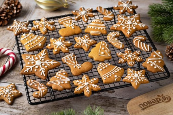 Имбирные новогодние пряники с глазурью Имбирные новогодние пряники с глазурью