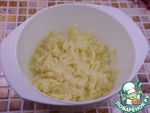 Картофельный пирог с фаршированными тунцом черри