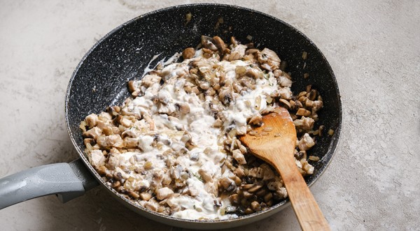 Жюльен в тарталетках с курицей и грибами, пошаговый рецепт с фото на 185 ккал