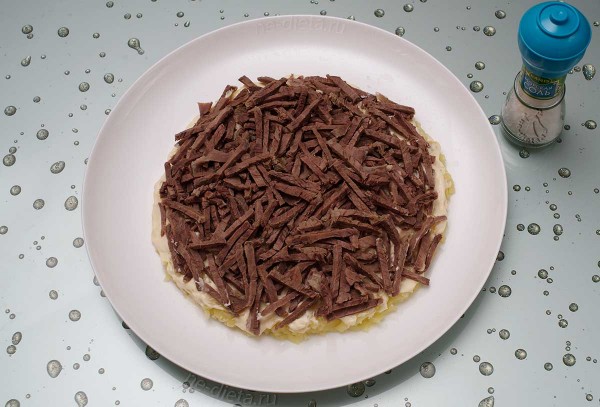 Слоеный салат с говядиной и корейской морковью Слоеный салат с говядиной и корейской морковью