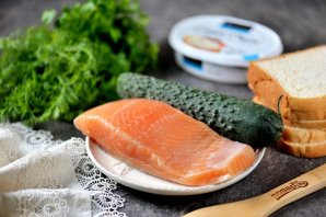 Бутерброды с огурцом и форелью Бутерброды с огурцом и форелью