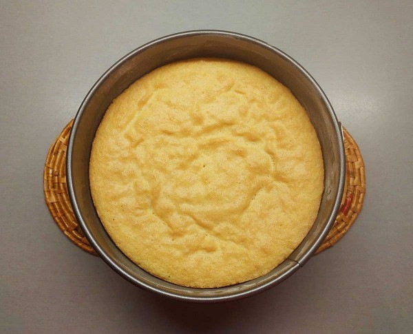 Бисквитный торт с вишней и маскарпоне Бисквитный торт с вишней и маскарпоне