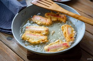 Крабовые палочки в кляре с чесноком Крабовые палочки в кляре с чесноком