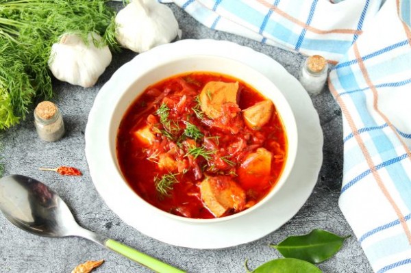 Борщ с квашеной капустой, свеклой и курицей Борщ с квашеной капустой, свеклой и курицей