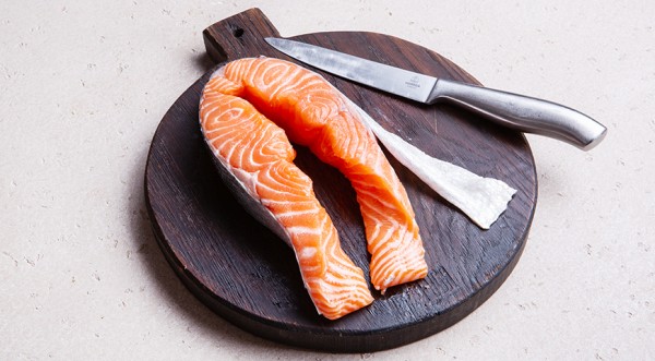 Круглый стейк из лосося с апельсиновым соусом, пошаговый рецепт с фото на 831 ккал