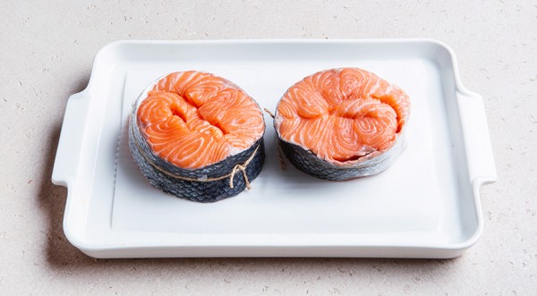 Круглый стейк из лосося с апельсиновым соусом, пошаговый рецепт с фото на 831 ккал