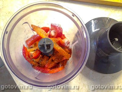 Курица в духовке, запеченная с острой перечной пастой Курица в духовке, запеченная с острой перечной пастой