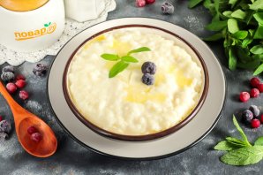 Рисовая каша на молоке в мультиварке Редмонд Рисовая каша на молоке в мультиварке Редмонд