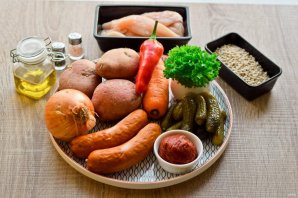 Рассольник с копченой колбасой и перловкой Рассольник с копченой колбасой и перловкой