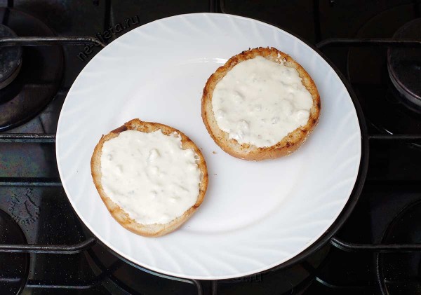 Бургеры с говядиной и яйцом Бургеры с говядиной и яйцом