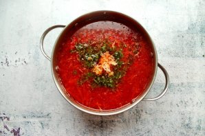 Борщ с квашеной капустой, свеклой и курицей Борщ с квашеной капустой, свеклой и курицей