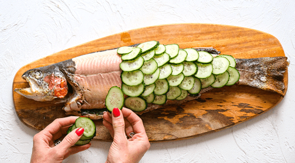 Форель в соусе со шпинатом, пошаговый рецепт с фото