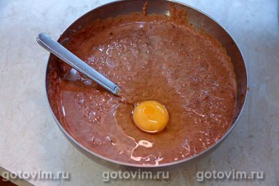 Печеночный торт с чесночным соусом