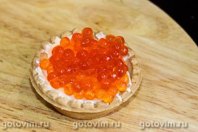 Закуски в тарталетках с сыром и красной икрой «Ёлочки» Закуски в тарталетках с сыром и красной икрой «Ёлочки»