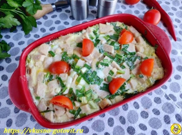 Пышный омлет в духовке — рецепт на молоке с колбасой
Пышный омлет в духовке — рецепт на молоке с колбасой