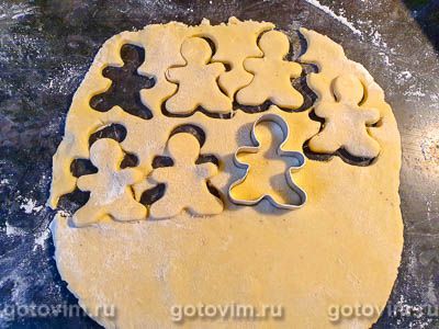 Имбирные человечки (пряное печенье с кардамоном и имбирем) Имбирные человечки (пряное печенье с кардамоном и имбирем)