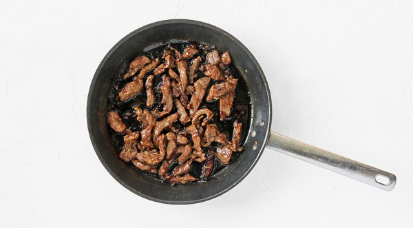 Говядина с болгарским перцем и соевым соусом, пошаговый рецепт с фото на 614 ккал Говядина с болгарским перцем и соевым соусом, пошаговый рецепт с фото на 614 ккал