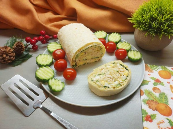 Рулет из лаваша с курицей Рулет из лаваша с курицей