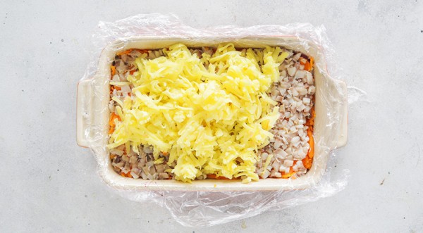 Селедка под шубой с икрой минтая, пошаговый рецепт с фото на 284 ккал