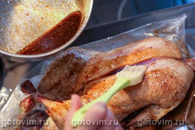 Утка, запеченная в рукаве с глазурью из соевого соуса с медом и апельсиновым соком