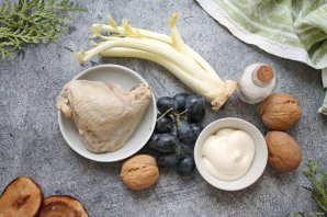 Салат "Пино-нуар" с виноградом