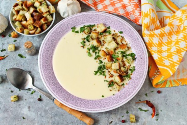 Суп-пюре из кабачков с плавленым сыром Суп-пюре из кабачков с плавленым сыром