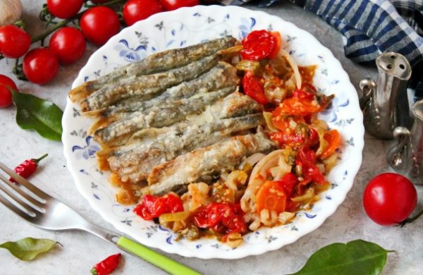 Мойва с овощами в духовке Мойва с овощами в духовке